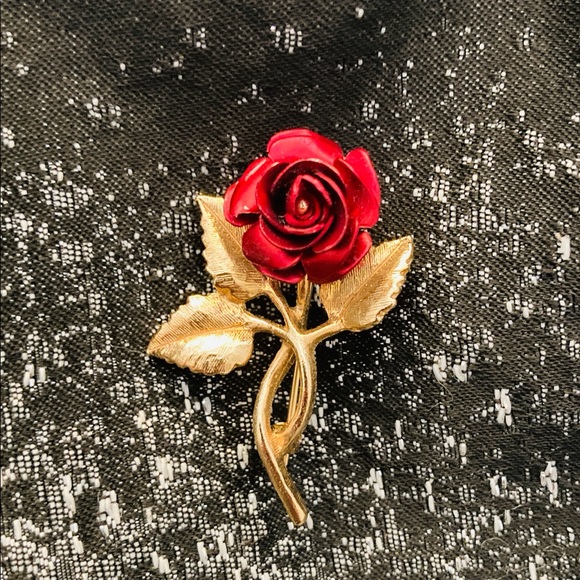 Jewelry - Vintage rose brooch